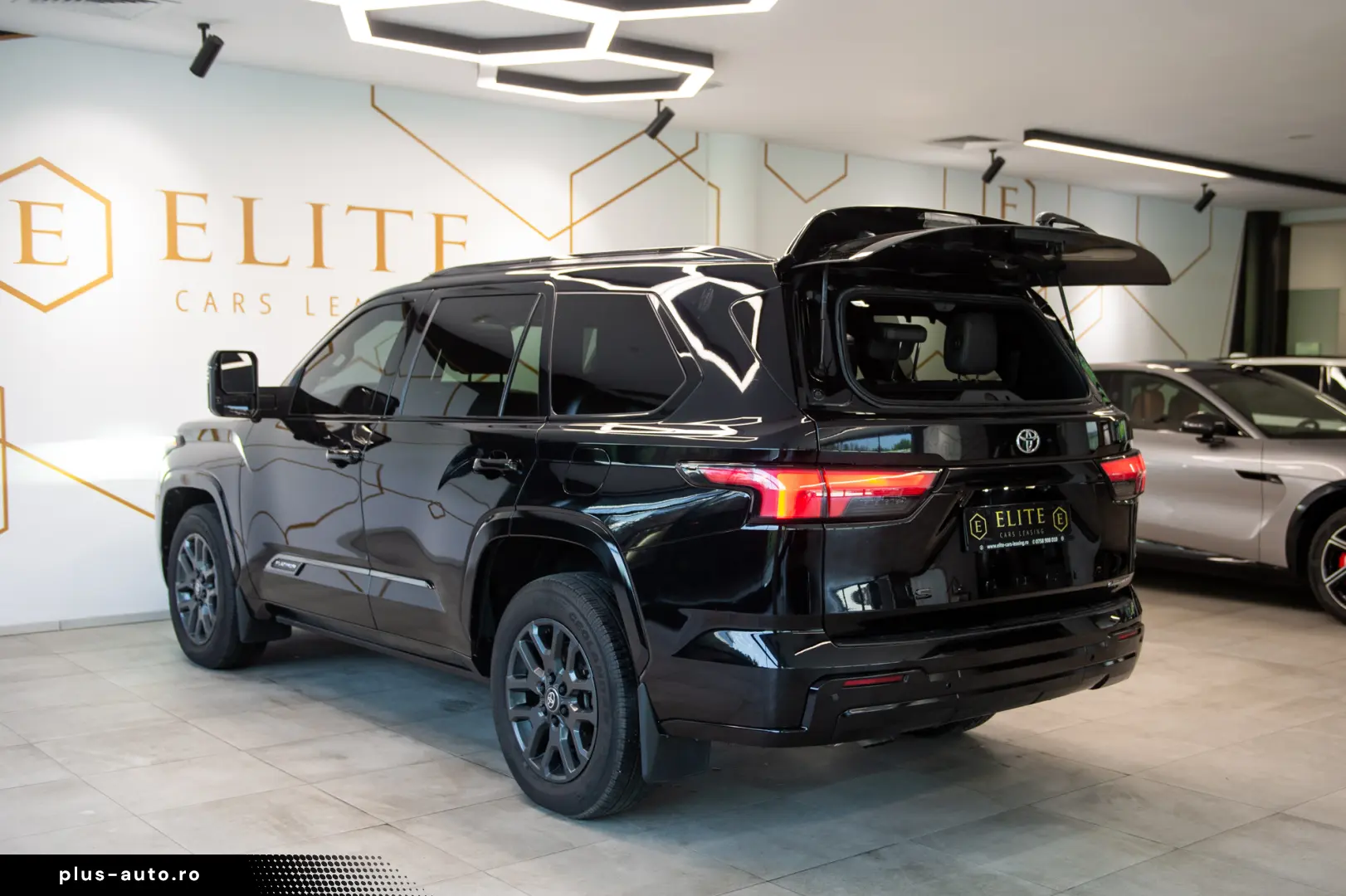 Toyota Sequoia Platinum 3.5 V6 i-FORCE MAX Hybrid 4WD ECT-i
