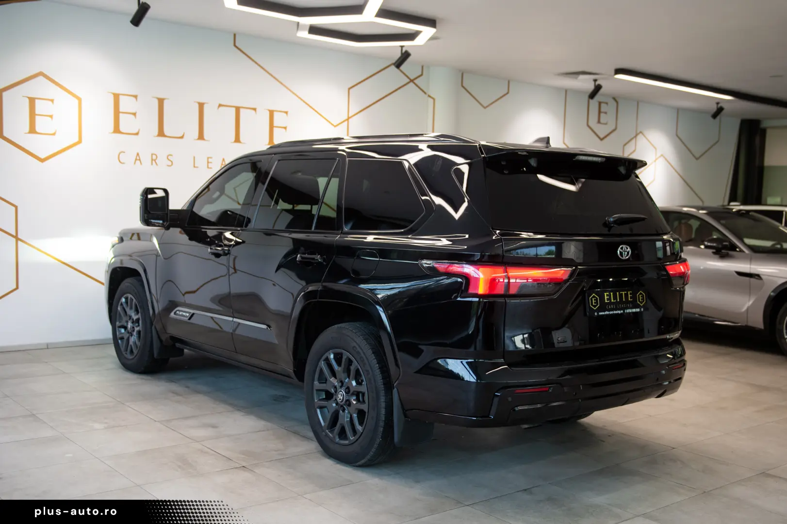 Toyota Sequoia Platinum 3.5 V6 i-FORCE MAX Hybrid 4WD ECT-i