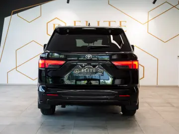 Toyota Sequoia Platinum 3.5 V6 i-FORCE MAX Hybrid 4WD ECT-i