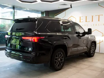 Toyota Sequoia Platinum 3.5 V6 i-FORCE MAX Hybrid 4WD ECT-i