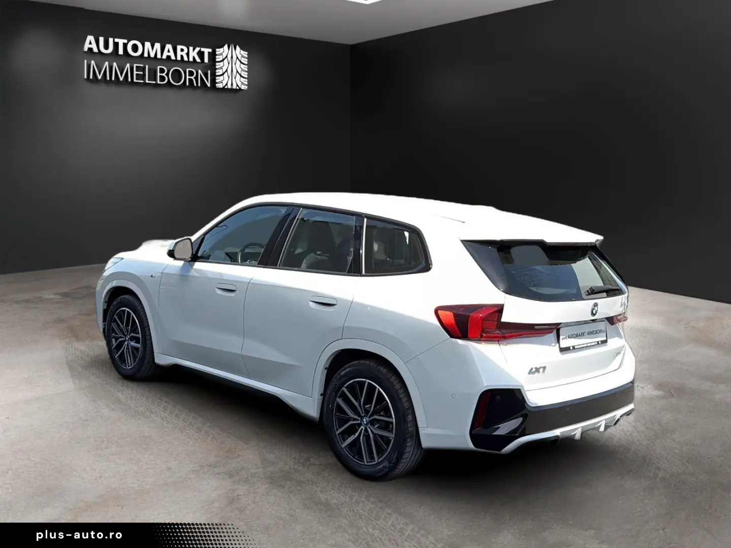 BMW iX1 30 xDrive M Sport LED Navi  Alcantara 18 DAB
