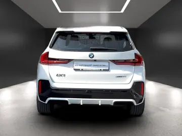 BMW iX1 30 xDrive M Sport LED Navi  Alcantara 18 DAB
