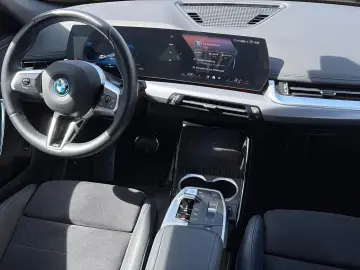 BMW iX1 30 xDrive M Sport LED Navi  Alcantara 18 DAB