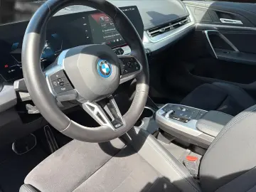BMW iX1 30 xDrive M Sport LED Navi  Alcantara 18 DAB
