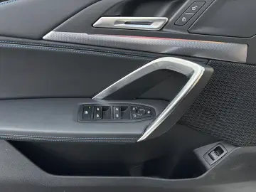 BMW iX1 30 xDrive M Sport LED Navi  Alcantara 18 DAB
