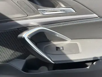 BMW iX1 30 xDrive M Sport LED Navi  Alcantara 18 DAB