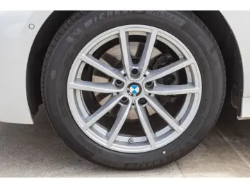 BMW 320 d Navi DAB HUD LED RFK e-Sitze PDCv h  Temp