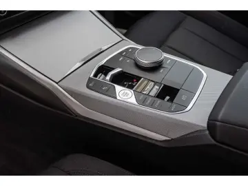 BMW 320 d Navi DAB HUD LED RFK e-Sitze PDCv h  Temp