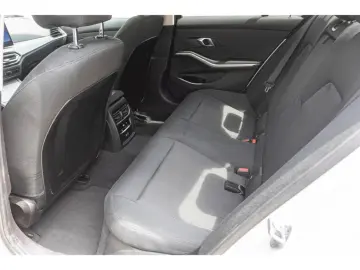 BMW 320 d Navi DAB HUD LED RFK e-Sitze PDCv h  Temp