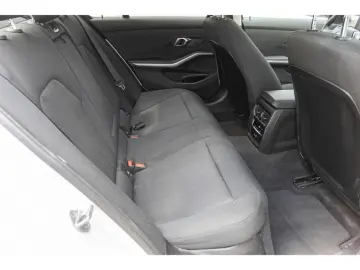 BMW 320 d Navi DAB HUD LED RFK e-Sitze PDCv h  Temp