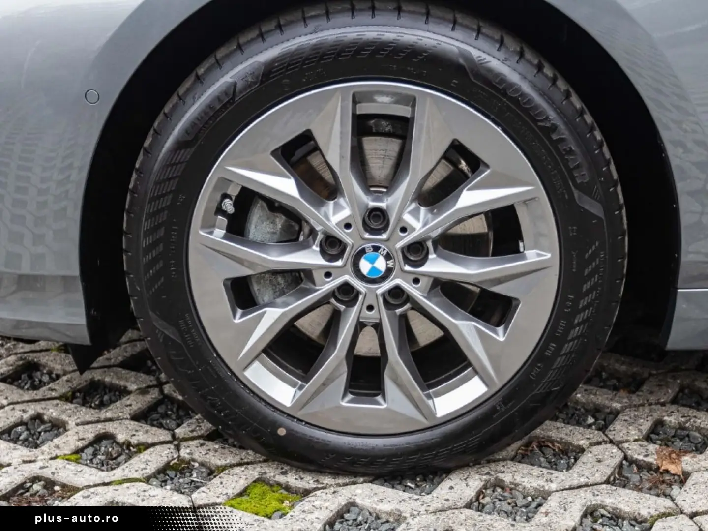 BMW 120  Navi DAB LED Temp SHZ Rückfahrkamera PDCv h