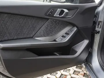 BMW 120  Navi DAB LED Temp SHZ Rückfahrkamera PDCv h