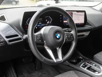 BMW 120  Navi DAB LED Temp SHZ Rückfahrkamera PDCv h
