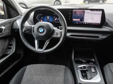 BMW 120  Navi DAB LED Temp SHZ Rückfahrkamera PDCv h