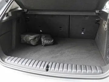 BMW 120  Navi DAB LED Temp SHZ Rückfahrkamera PDCv h