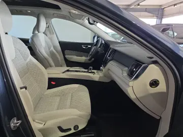 Volvo XC60 T6 Essential Recharge AWD Kamera