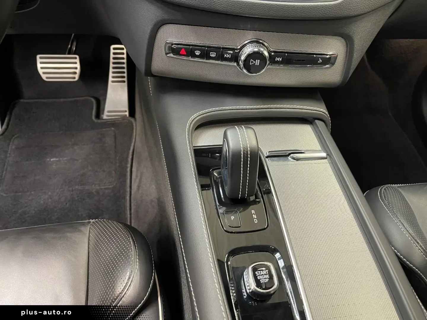 Volvo XC90 B5 (Diesel)- R Design ACC AHK AUT