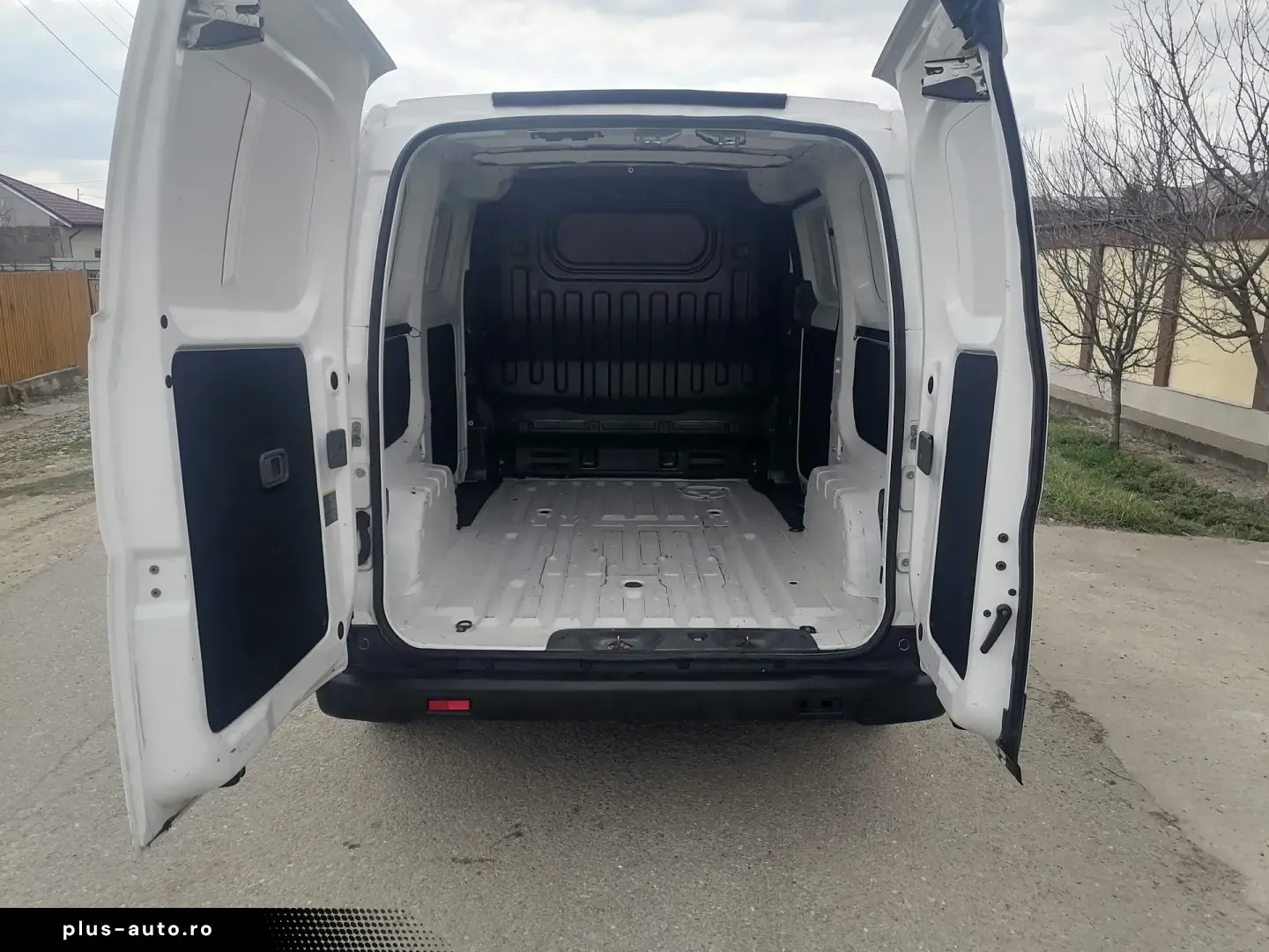 Nissan NV300 electric