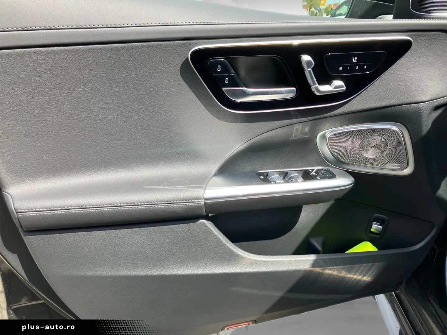 MERCEDES-BENZ C 180 T AMG Night Pano HUD Distronic Burmester