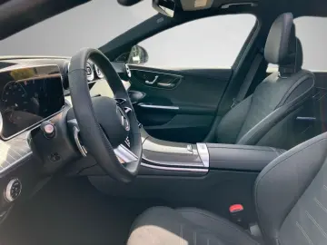 MERCEDES-BENZ C 180 T AMG Night Pano HUD Distronic Burmester