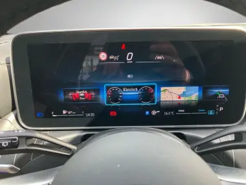 MERCEDES-BENZ C 180 T AMG Night Pano HUD Distronic Burmester
