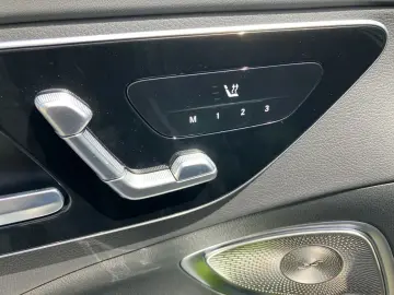 MERCEDES-BENZ C 180 T AMG Night Pano HUD Distronic Burmester