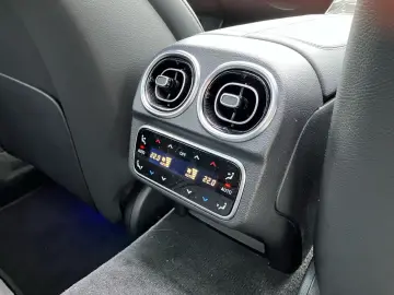 MERCEDES-BENZ C 180 T AMG Night Pano HUD Distronic Burmester