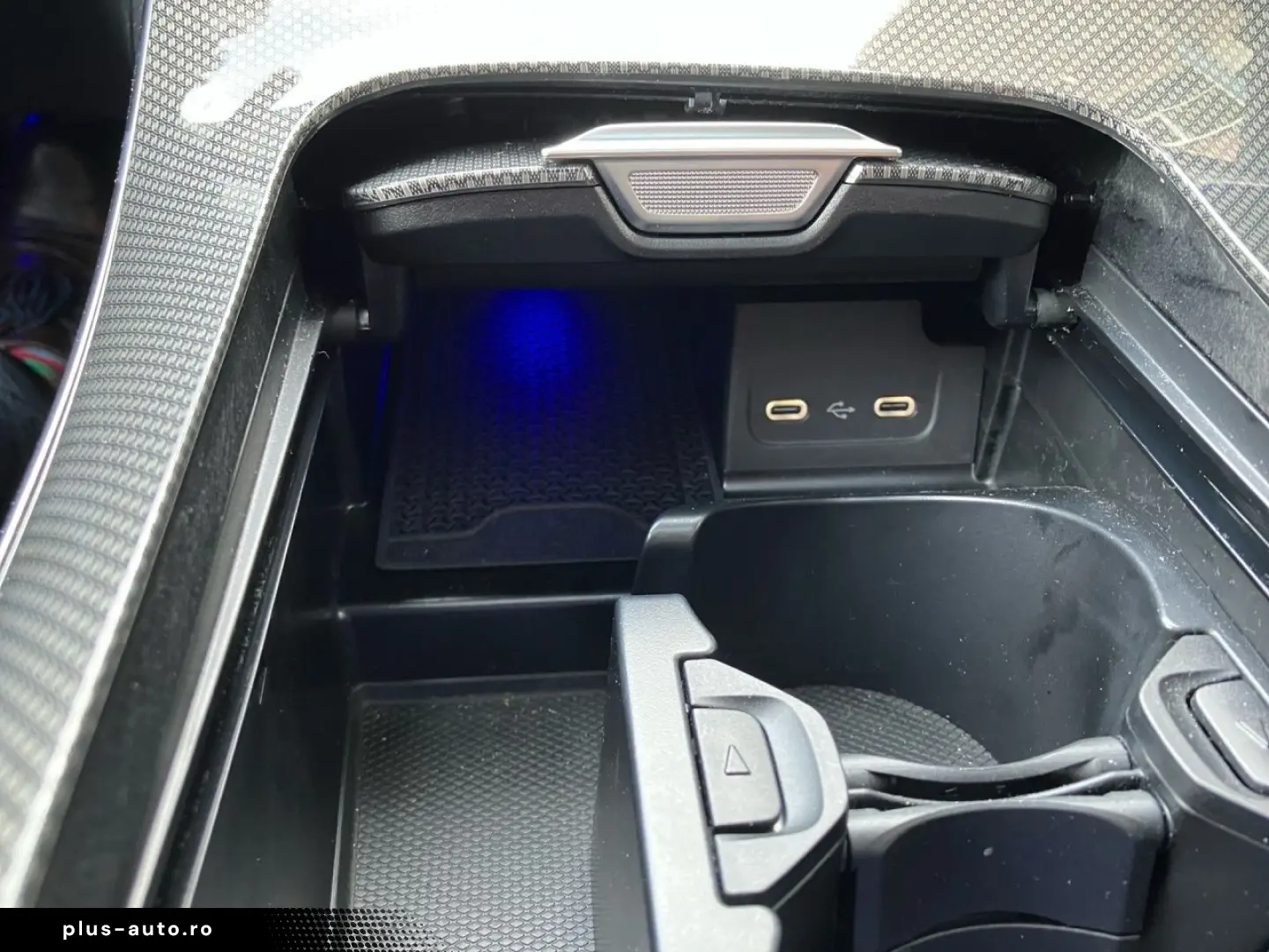 MERCEDES-BENZ C 180 T AMG Night Pano HUD Distronic Burmester