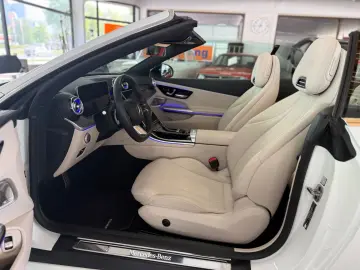 MERCEDES-BENZ CLE 220 d Cabrio AMG BURM 360  GARANTIE 19