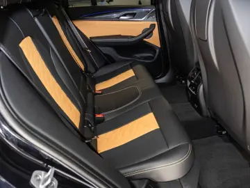BMW X4 M Competition Panorama Navi Kamera eSitze HUD