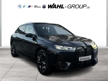 BMW iX xDrive40 100%Akku AHK Panorama M Sport HUD So