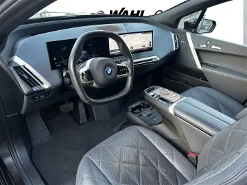 BMW iX xDrive40 100%Akku AHK Panorama M Sport HUD So