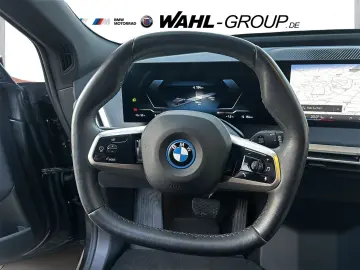 BMW iX xDrive40 100%Akku AHK Panorama M Sport HUD So