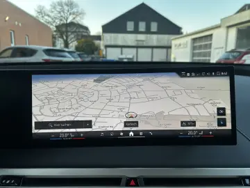 BMW iX xDrive40 100%Akku AHK Panorama M Sport HUD So