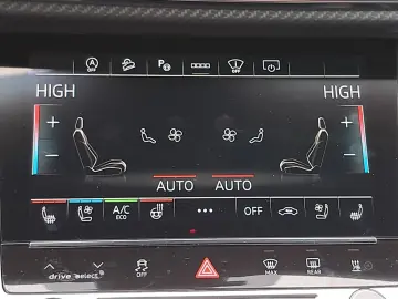 AUDI SQ7 TFSI quattro tiptr. PANO AHK STANDHEIZ 22  H