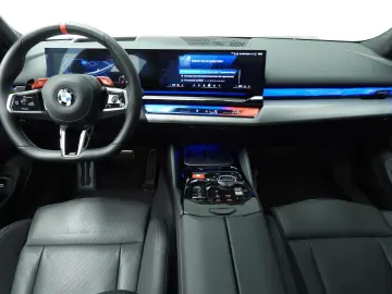 BMW M5 Touring LED   Leder   HUD   Active cruise   p