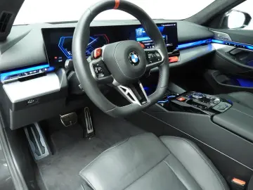 BMW M5 Touring LED   Leder   HUD   Active cruise   p