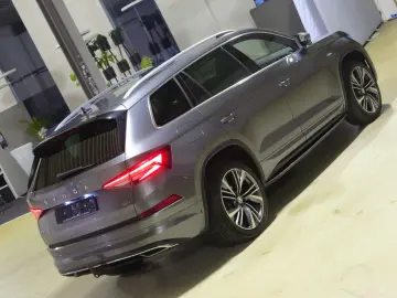 SKODA Kodiaq TDI2.0 SCR DSG7 L&K 4x4 Leder eSAD AHK