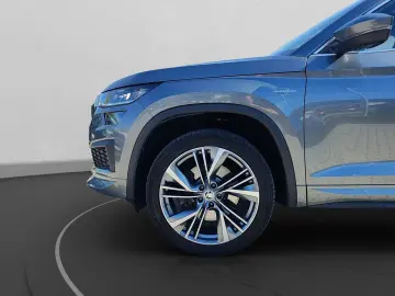 SKODA KODIAQ 2.0TDI DSG 4x4 L&K NAVI AHK PANO 360