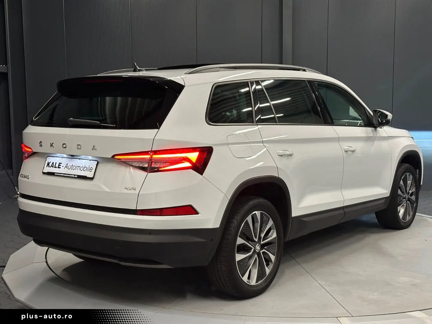 SKODA Kodiaq Tour 4x4  19Zoll PANORAMA 360 Standhzg