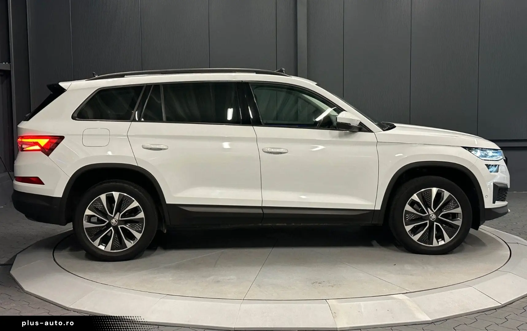 SKODA Kodiaq Tour 4x4  19Zoll PANORAMA 360 Standhzg