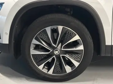 SKODA Kodiaq Tour 4x4  19Zoll PANORAMA 360 Standhzg