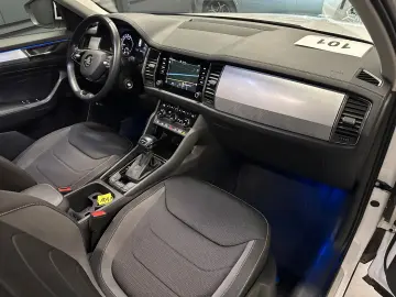 SKODA Kodiaq Tour 4x4  19Zoll PANORAMA 360 Standhzg