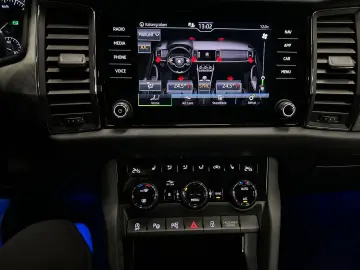 SKODA Kodiaq Tour 4x4  19Zoll PANORAMA 360 Standhzg