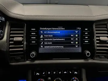 SKODA Kodiaq Tour 4x4  19Zoll PANORAMA 360 Standhzg