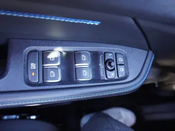 LYNC AND CO 01 1.5 TD PHEV Aut. LED ACC 360  Pano