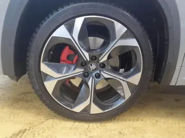 SKODA Kodiaq 2.0 TSI RS 4x4 NAVI MATRIX-LED AHK PANO