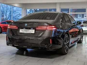 BMW i5 M60 xDrive HUD LED SITZBELÜFTUNG ACC B&W NAVI