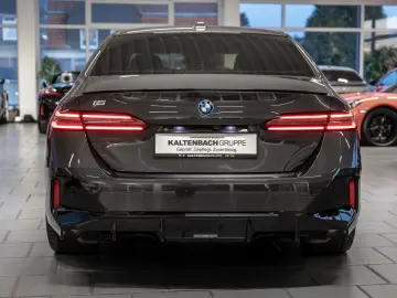 BMW i5 M60 xDrive HUD LED SITZBELÜFTUNG ACC B&W NAVI
