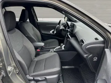 TOYOTA Yaris Cross 1.5 Hybrid FWD Team D  Saftey  Winte